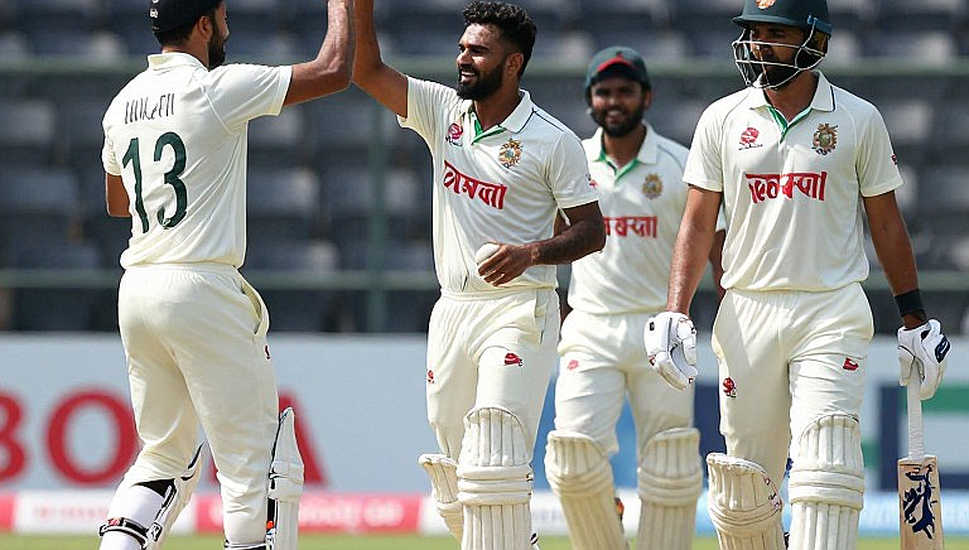क्रिकेट का डेटा ब्लैक होल: जब टैगिंग रुक जाती है, बाज़ार अनुमान से ख़ाने भर देता है