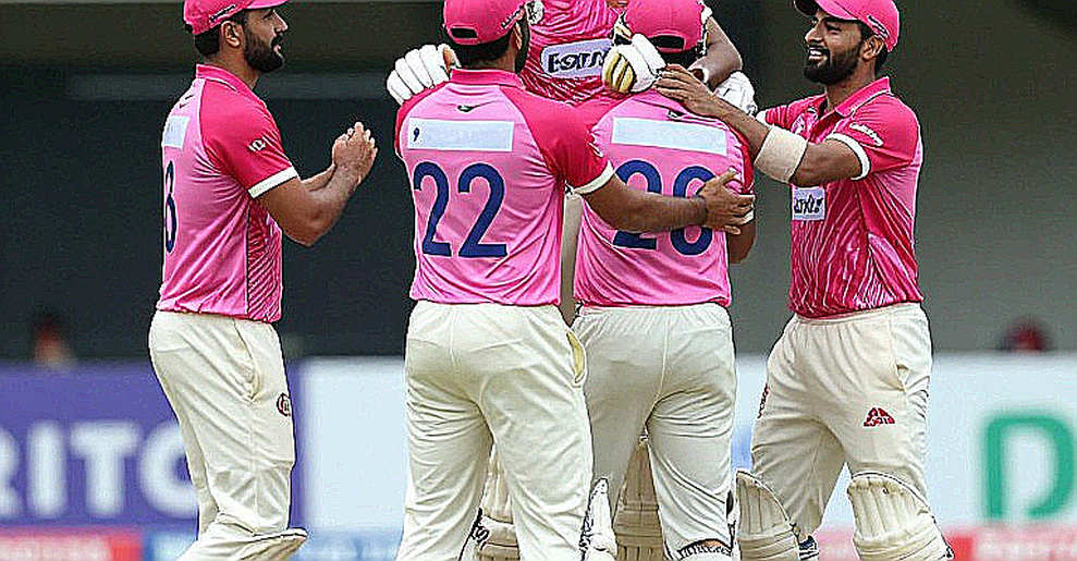 सीमा बंद हो तो अखाड़ा अंदर बनता है: PCB का PSL सिक्सेज और स्टेडियम से बाहर बची क्रिकेट की दुनिया